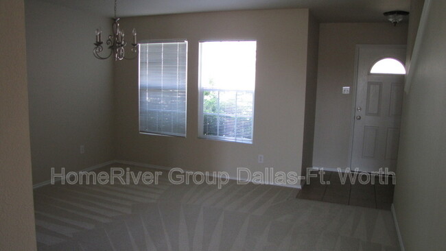 1912 Shasta View Dr in Justin, TX - Building Photo - Building Photo