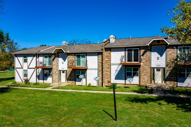 The Greens Apartments in Kansas City, MO - Building Photo - Building Photo