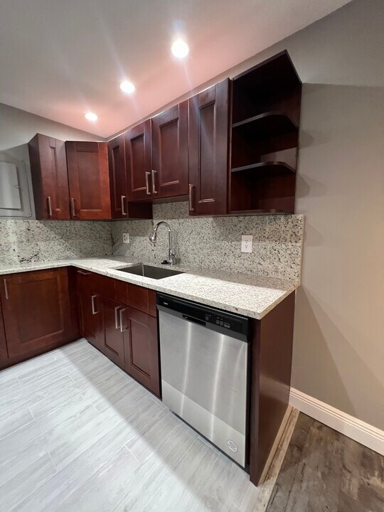 8911 NW 28th Dr, Unit B in Coral Springs, FL - Foto de edificio