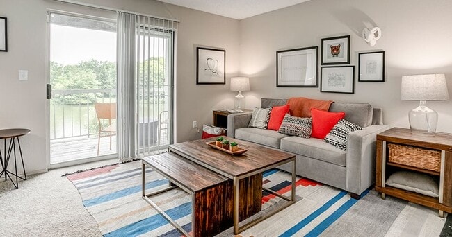 Whispering Lake Apartments in Kansas City, MO - Building Photo - Building Photo