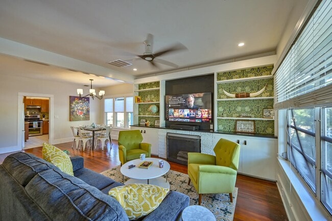 2408 Hillview St in Sarasota, FL - Building Photo - Building Photo