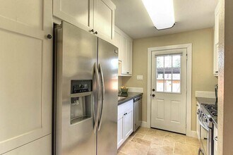 8850 Kempwood Dr in Houston, TX - Building Photo - Building Photo