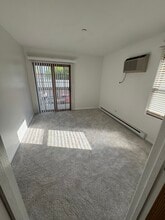 1347 Cunat Ct, Unit 2A in Lake In The Hills, IL - Building Photo - Building Photo