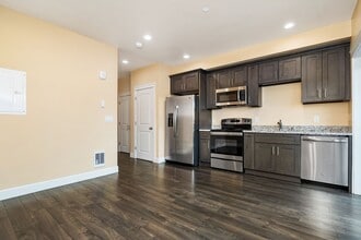 12614 Ambaum Blvd SW in Seattle, WA - Building Photo - Building Photo