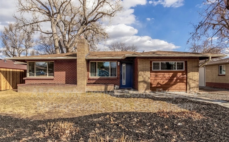 1370 Upham St in Lakewood, CO - Building Photo