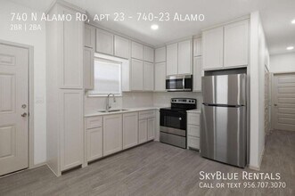 740 N Alamo Rd in Alamo, TX - Foto de edificio - Building Photo