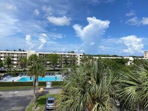 2460 DC Country Club Boulevard in Deerfield Beach, FL - Building Photo - Building Photo
