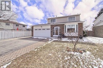 243 Centre St N in Brampton, ON - Building Photo - Building Photo