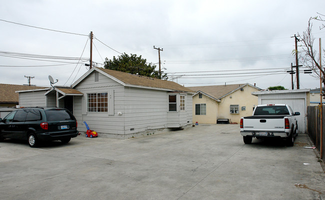 1946 Wallace Ave in Costa Mesa, CA - Building Photo - Building Photo