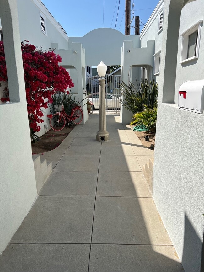 218 Strand St, Unit 218 and a half in Santa Monica, CA - Foto de edificio - Building Photo