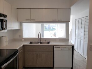 4963 SW 31st Terrace in Fort Lauderdale, FL - Building Photo - Building Photo