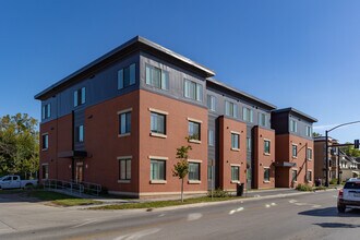 Brickstones at Riverbend in Des Moines, IA - Building Photo - Building Photo