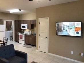 2206 E US Highway 281, Unit B-11 in Hidalgo, TX - Building Photo - Building Photo