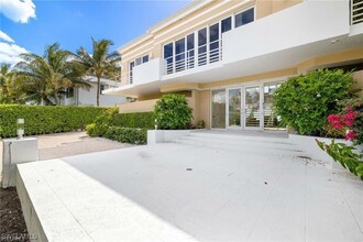 3860 Gordon Dr in Naples, FL - Foto de edificio - Building Photo