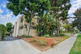 11915 Goshen Ave in Los Angeles, CA - Building Photo - Building Photo