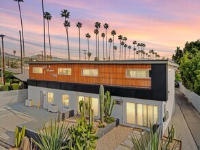 2561 W. Avenue 30 in Los Angeles, CA - Foto de edificio - Building Photo