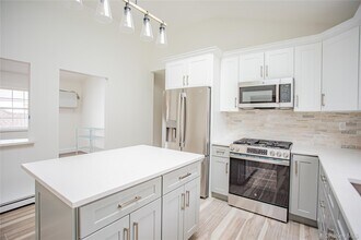 451 E Pine St in Long Beach, NY - Building Photo - Building Photo