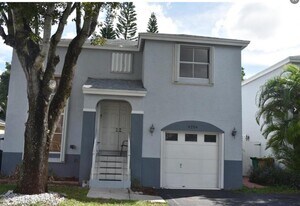 4254 SW 72nd Ter in Davie, FL - Building Photo