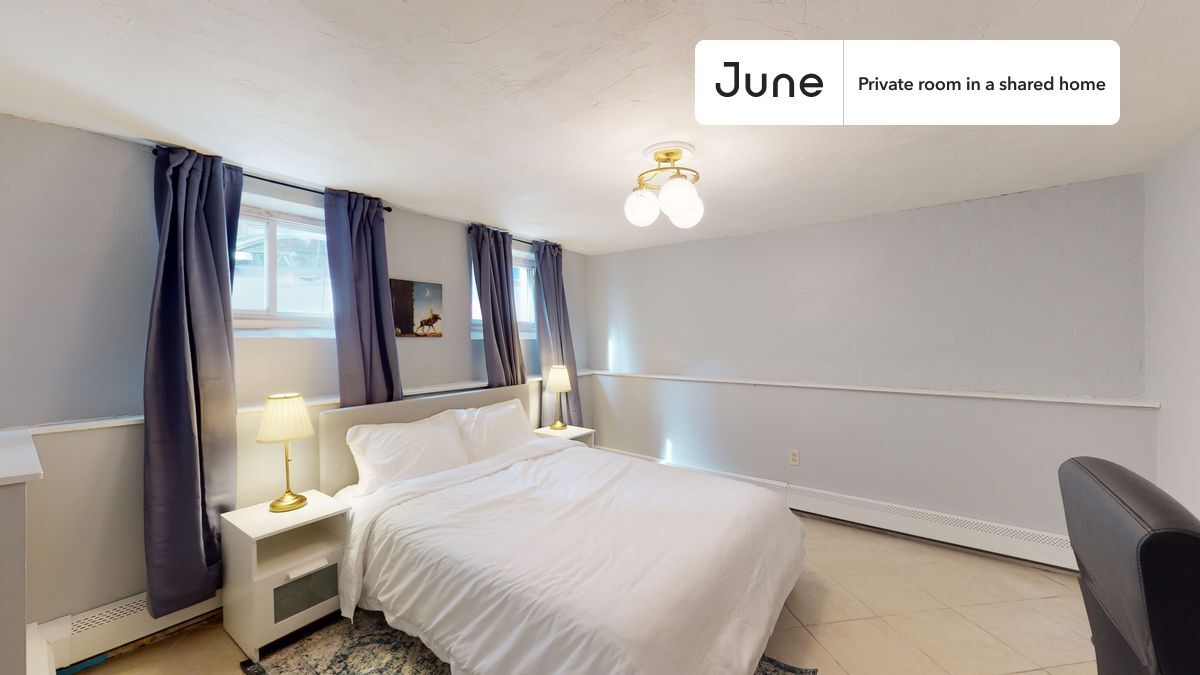 Private bedroom in 6 bed/2 bath Home in Boston, MA - Building Photo