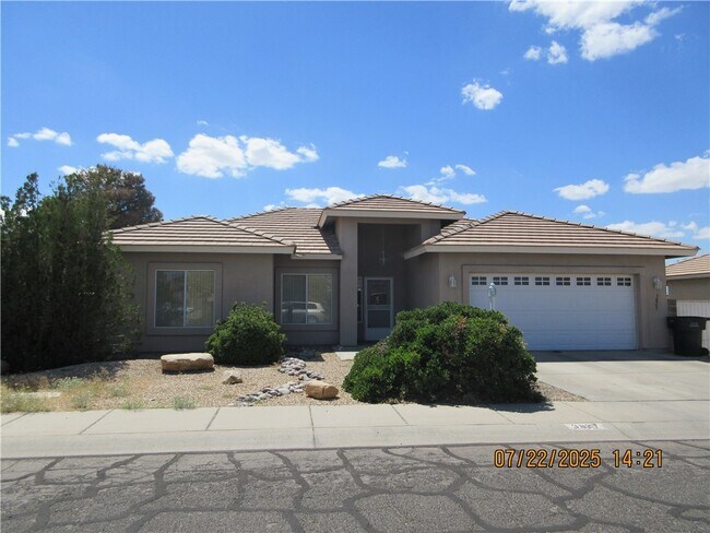 property at 3827 Heritage Ln