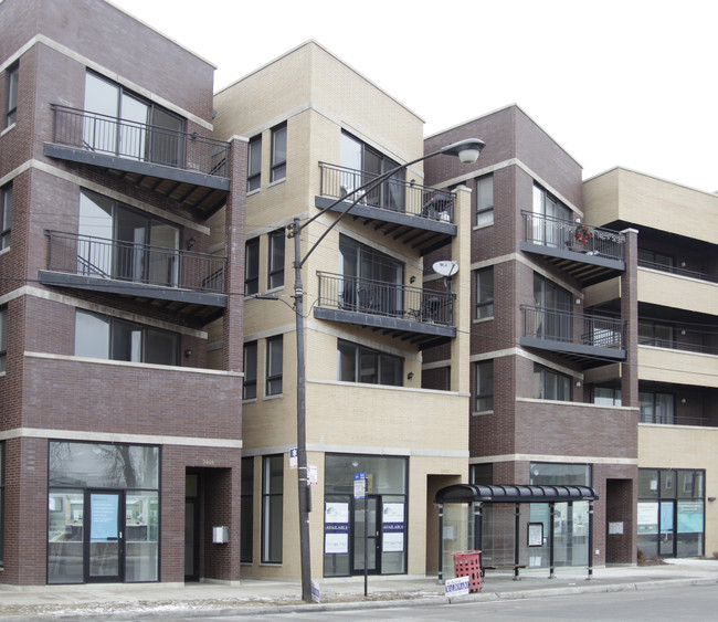 2806 W Chicago Ave in Chicago, IL - Foto de edificio - Building Photo