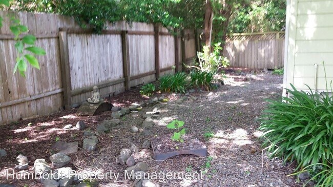 1485 Chester Ave in Arcata, CA - Building Photo - Building Photo