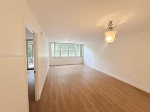 1400 St Charles Pl in Pembroke Pines, FL - Building Photo - Building Photo