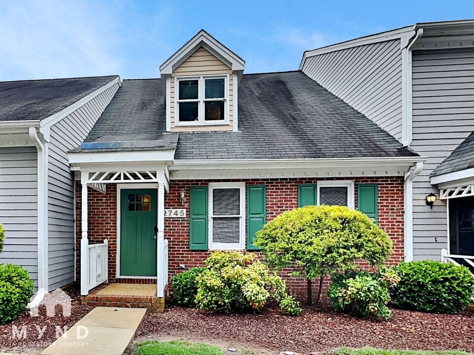 2745 Sterling Park Dr in Raleigh, NC - Building Photo