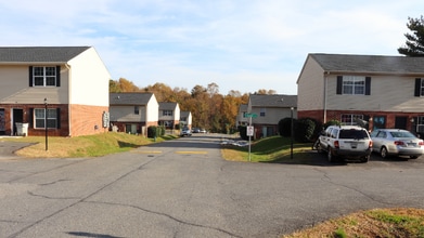 16 Duiguid Dr in Lynchburg, VA - Building Photo - Building Photo
