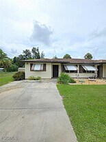 1875 Sadler Rd in North Fort Myers, FL - Building Photo