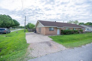 3011 Orange St in Waller, TX - Building Photo