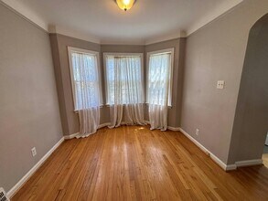 581 Flowerdale St in Ferndale, MI - Building Photo - Building Photo