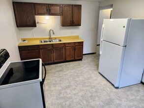 1621 Willis Ave in Perry, IA - Building Photo - Building Photo