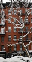 422 East 9th St in New York, NY - Building Photo