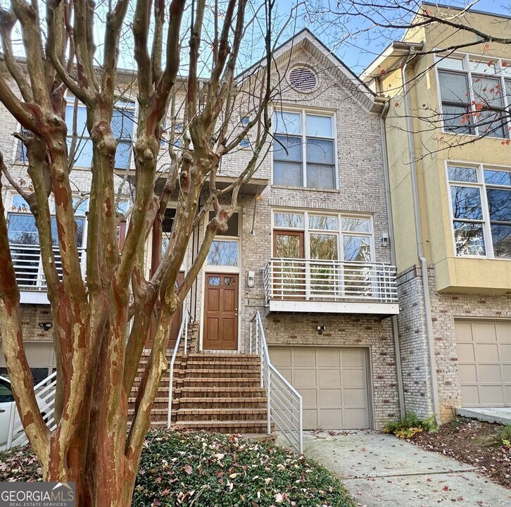 1327 Peachtree View NE in Atlanta, GA - Building Photo