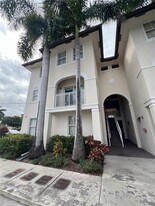 11503 NW 89th St in Doral, FL - Building Photo