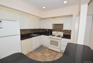 206-14 Emily Rd in Queens, NY - Building Photo - Building Photo