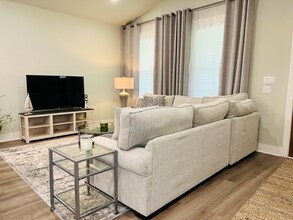 2071 W Romana St in Pensacola, FL - Foto de edificio - Building Photo