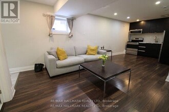 158 Kingshill Rd in Richmond Hill, ON - Building Photo - Building Photo