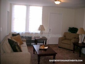 210 Maverick St in Boston, MA - Building Photo