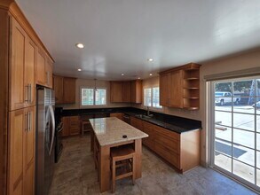 6172 Sylvan Dr in Simi Valley, CA - Building Photo - Building Photo