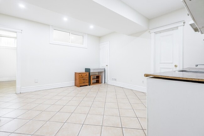 Bright, Beatutiful & Look Out Basement Apt. in Markham, ON - Building Photo - Building Photo