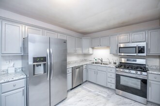 3819 W Warwick Dr in Peoria, IL - Foto de edificio - Building Photo