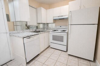 3522 NE 166th St in North Miami Beach, FL - Building Photo - Building Photo