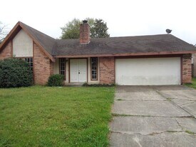 10211 Golden Sunshine Dr in Houston, TX - Building Photo
