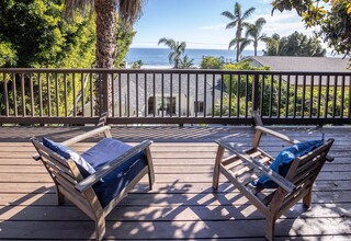 21563 Pacific Coast Hwy in Malibu, CA - Foto de edificio - Building Photo
