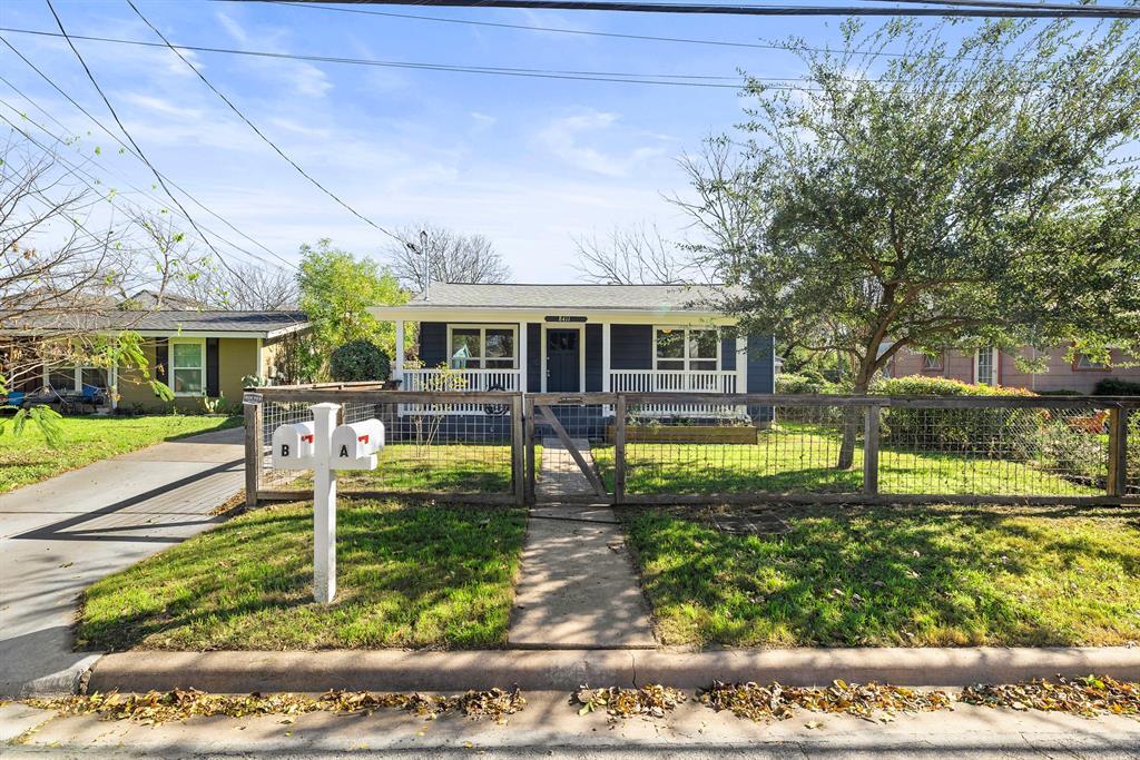 8411 Bowling Green Dr in Austin, TX - Building Photo