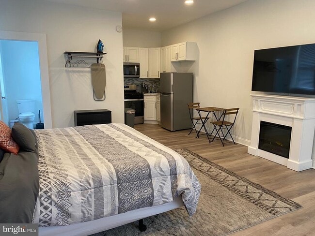 property at 2501 E Somerset St