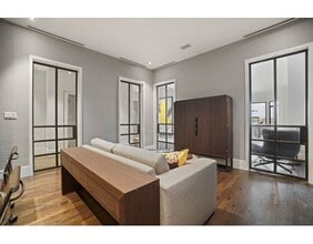 316 Beacon St, Unit 2 in Boston, MA - Building Photo - Building Photo
