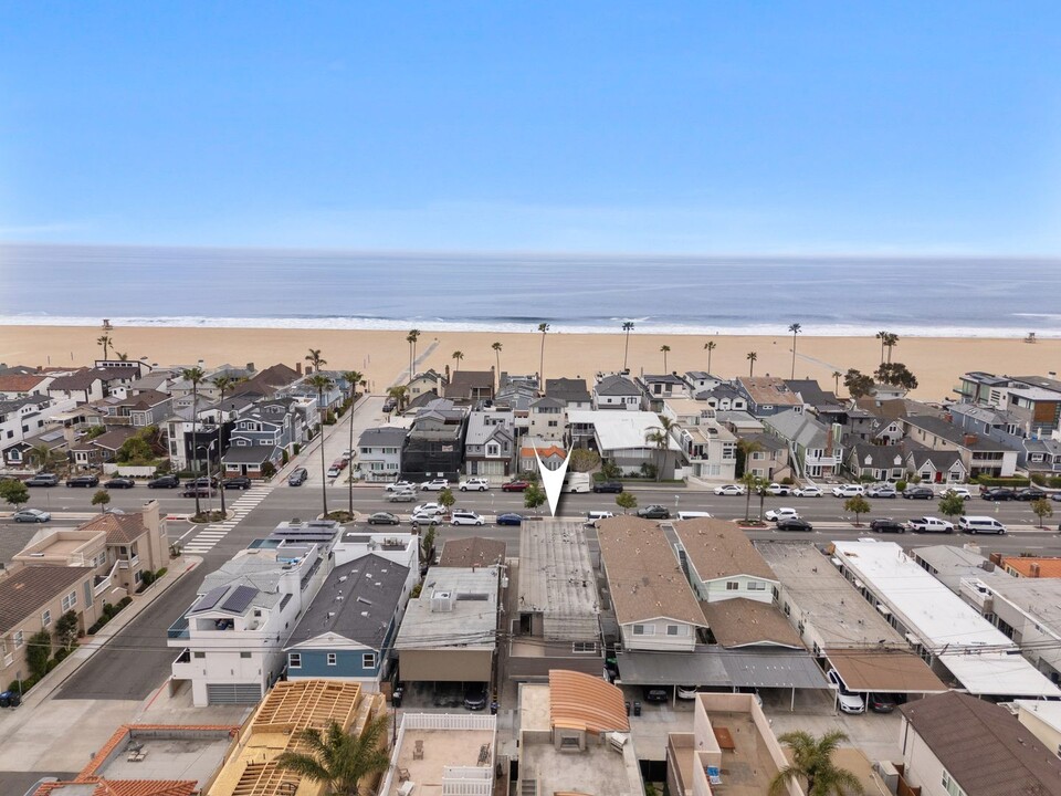 1114 W Balboa Blvd in Newport Beach, CA - Foto de edificio